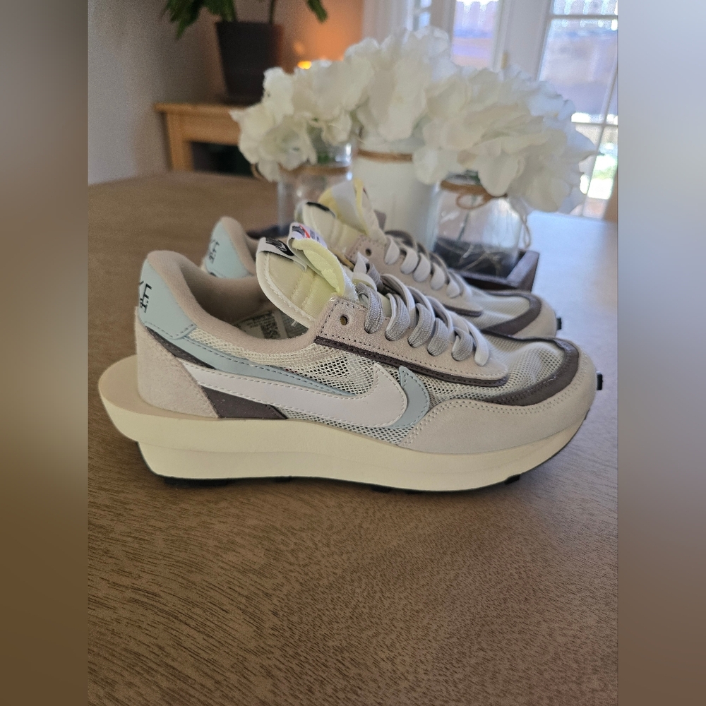 Nike Women's Sneakers in Cream and Gray